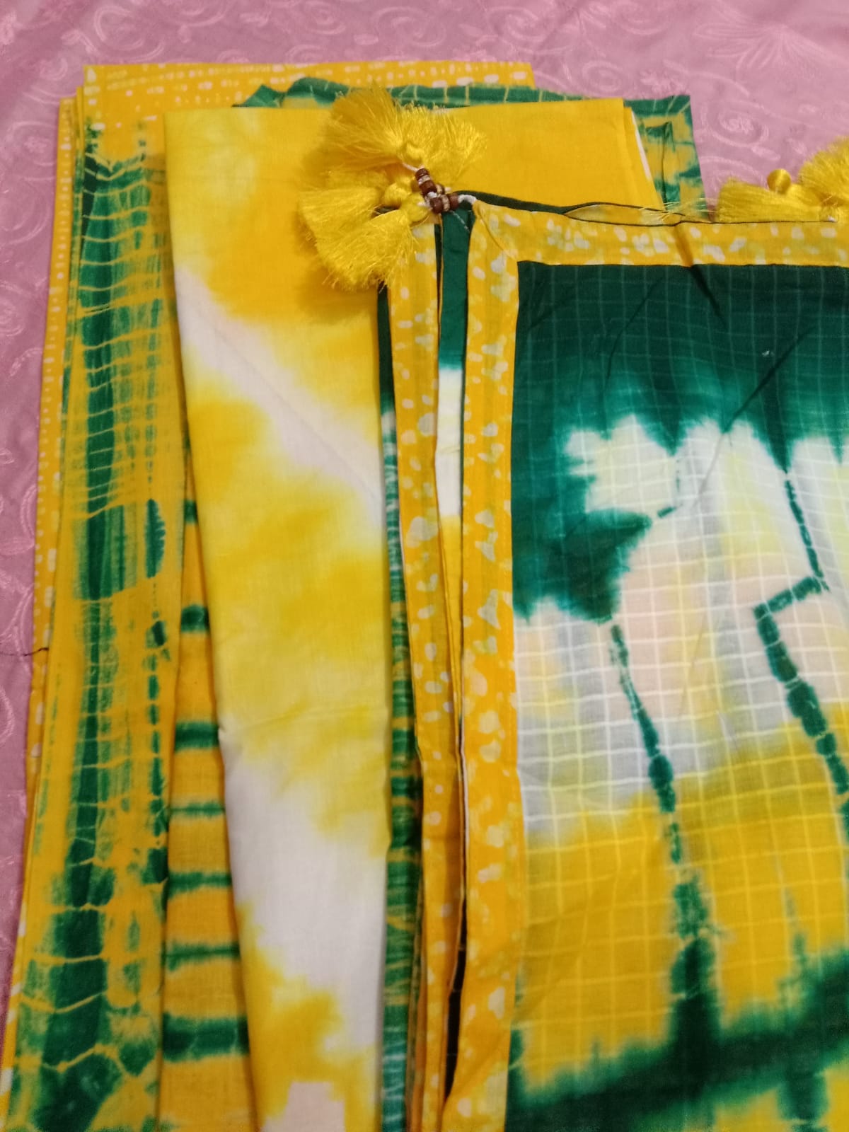 বাটিক থ্রী-পিস